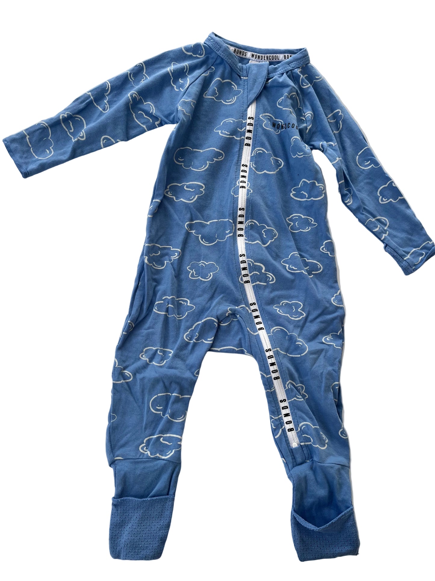 Bonds wondercool suit size 3-6M