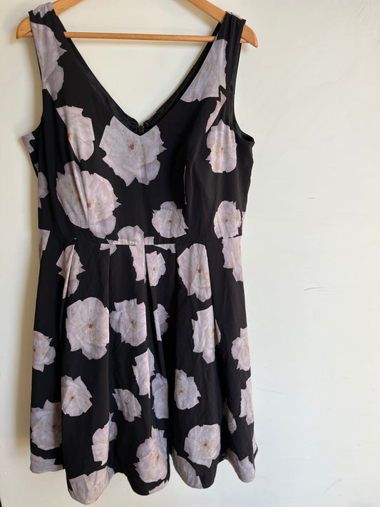 City chic floral dress size S