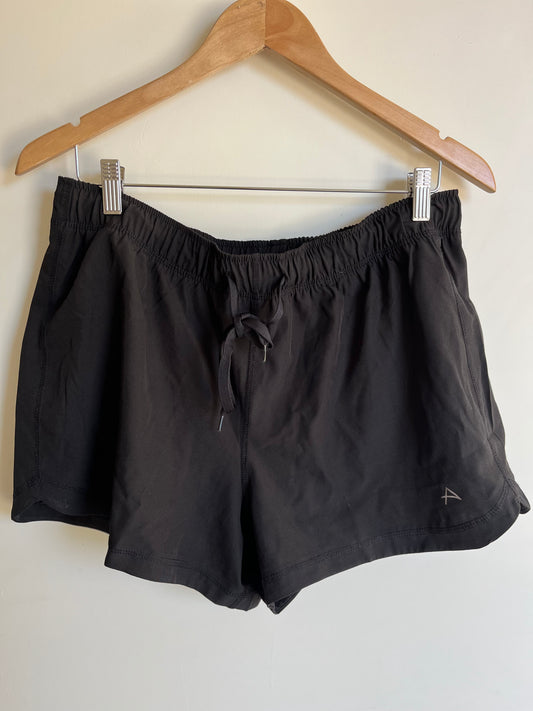 Active intent shorts size L