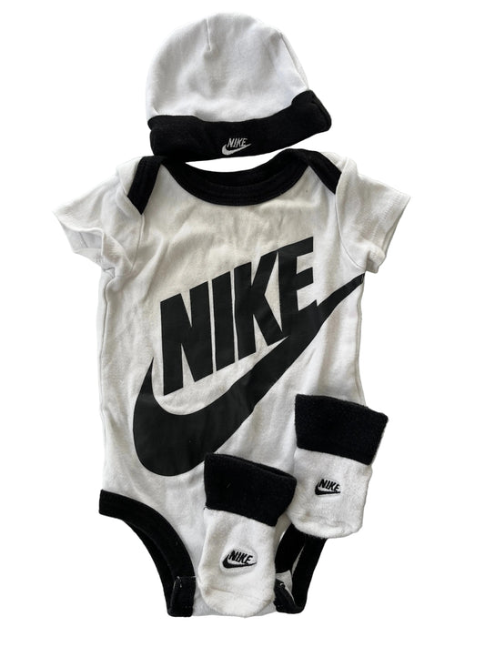 Nike set 0-6M